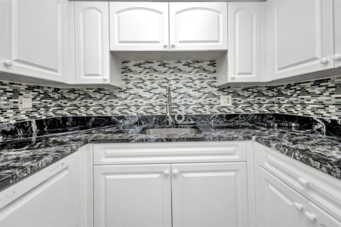 Copropriété à vendre à Port Charlotte, Floride: 2 chambres, 85.38 m2 № 2212389 - photo 14