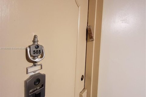 Condominio en venta en Miami, Florida, 1 dormitorio, 79.99 m2 № 2013659 - foto 2