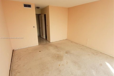 Condominio en venta en Miami, Florida, 1 dormitorio, 79.99 m2 № 2013659 - foto 19