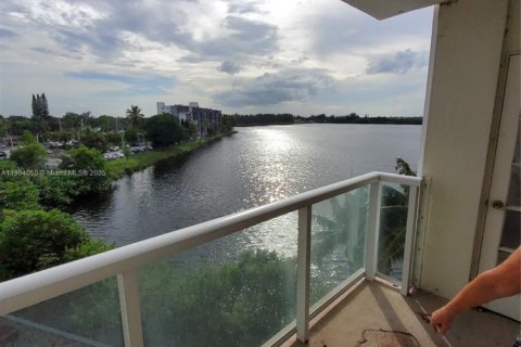 Condominio en venta en Miami, Florida, 1 dormitorio, 79.99 m2 № 2013659 - foto 20