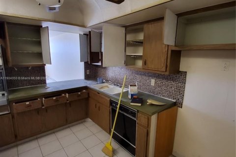 Condominio en venta en Miami, Florida, 1 dormitorio, 79.99 m2 № 2013659 - foto 6