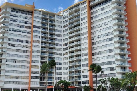 Condominio en Miami, Florida, 1 dormitorio  № 2013659