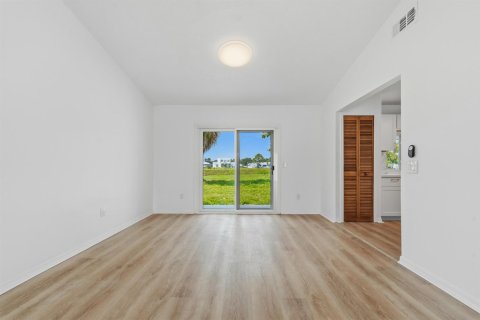 Купить виллу или дом в Порт-Сент-Луси, Флорида 3 комнаты, 125.42м2, № 2085211 - фото 8