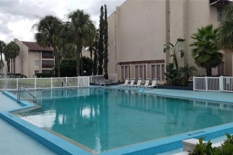 Condominio en alquiler en Tampa, Florida, 1 dormitorio, 63.36 m2 № 2101216 - foto 9