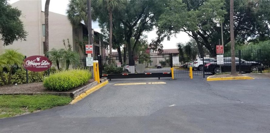 Condominio en Tampa, Florida, 1 dormitorio № 2101216