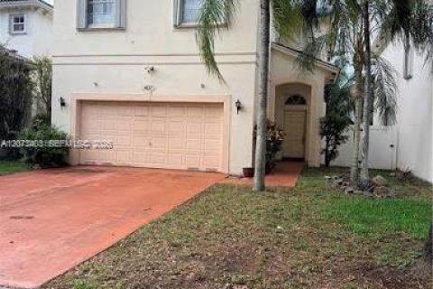 House in Coconut Creek, Florida 4 bedrooms, 196.95 sq.m. № 2307874
