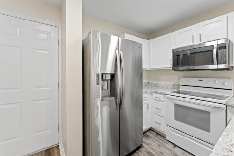 Touwnhouse à vendre à Tampa, Floride: 3 chambres, 141.58 m2 № 2197988 - photo 6