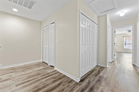 Touwnhouse à vendre à Tampa, Floride: 3 chambres, 141.58 m2 № 2197988 - photo 11