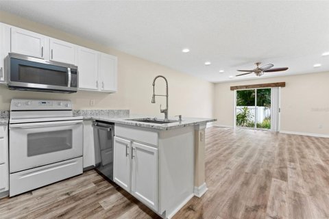 Touwnhouse à vendre à Tampa, Floride: 3 chambres, 141.58 m2 № 2197988 - photo 5