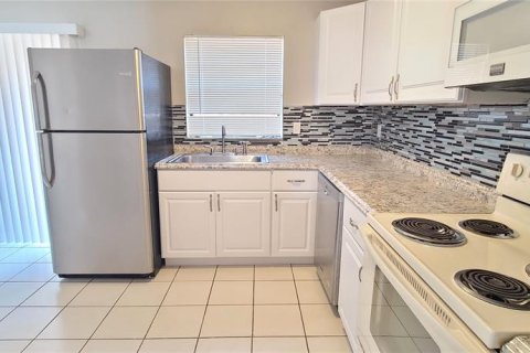 Townhouse in Port Orange, Florida 2 bedrooms, 101.08 sq.m. № 1654696 - photo 9