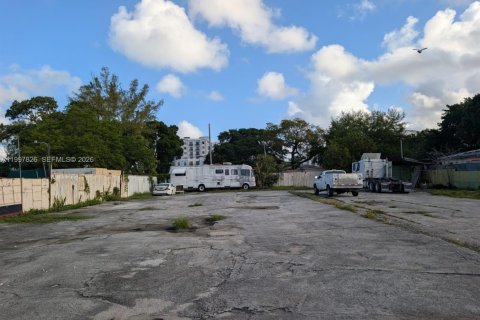Купить земельный участок в Майами, Флорида № 2063238 - фото 6