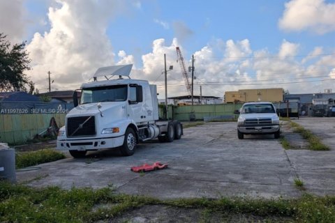 Купить земельный участок в Майами, Флорида № 2063238 - фото 7