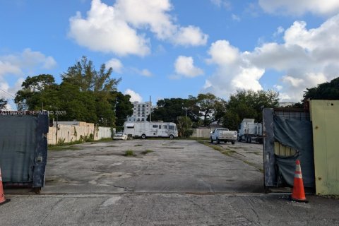 Купить земельный участок в Майами, Флорида № 2063238 - фото 4