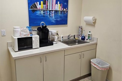 Immobilier commercial à louer à Nokomis, Floride: 69.68 m2 № 1425560 - photo 5
