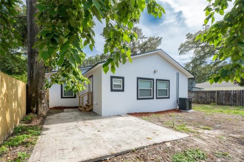House in Tampa, Florida 4 bedrooms, 137.03 sq.m. № 1828543 - photo 15