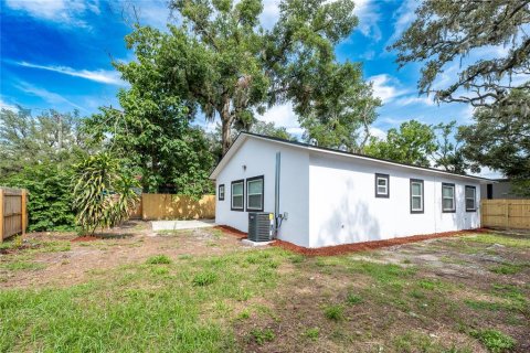 House in Tampa, Florida 4 bedrooms, 137.03 sq.m. № 1828543 - photo 17