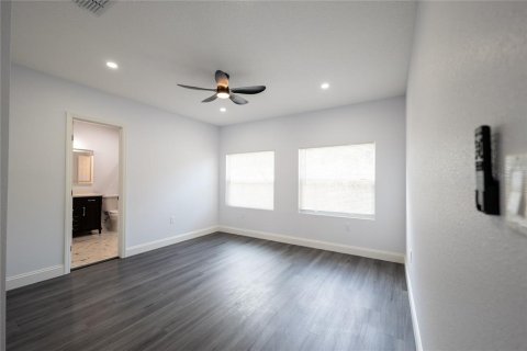 House in Tampa, Florida 4 bedrooms, 137.03 sq.m. № 1828543 - photo 7