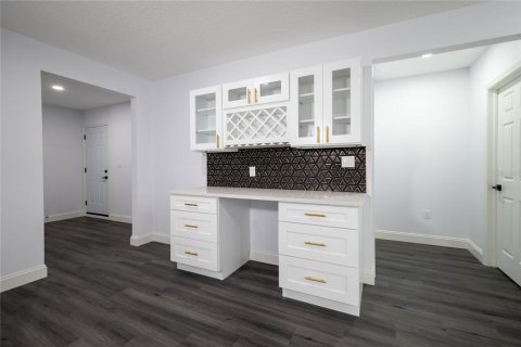 House in Tampa, Florida 4 bedrooms, 137.03 sq.m. № 1828543 - photo 5