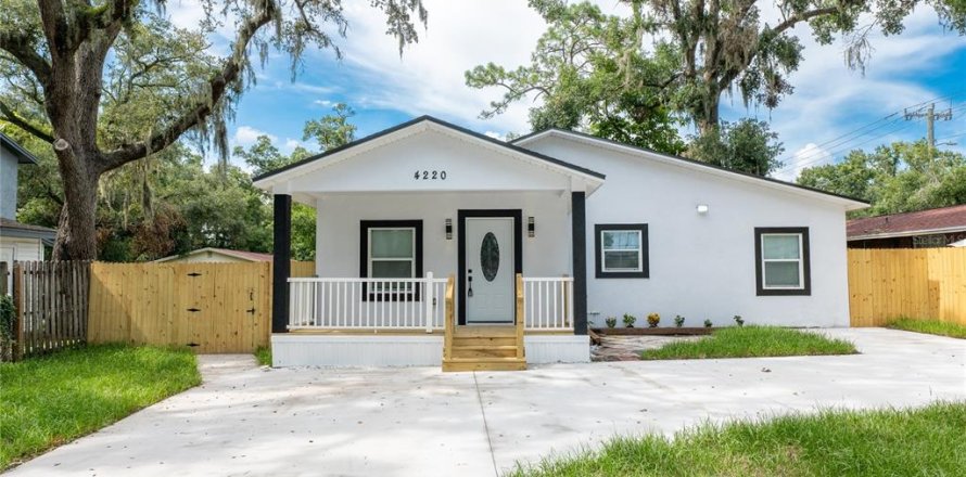 House in Tampa, Florida 4 bedrooms, 137.03 sq.m. № 1828543