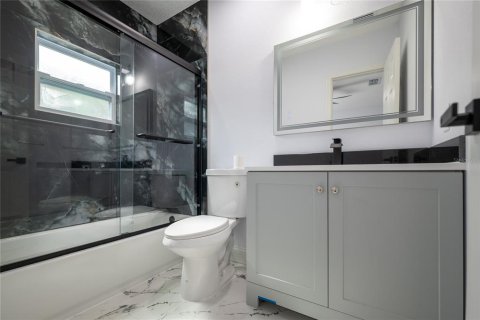 House in Tampa, Florida 4 bedrooms, 137.03 sq.m. № 1828543 - photo 9