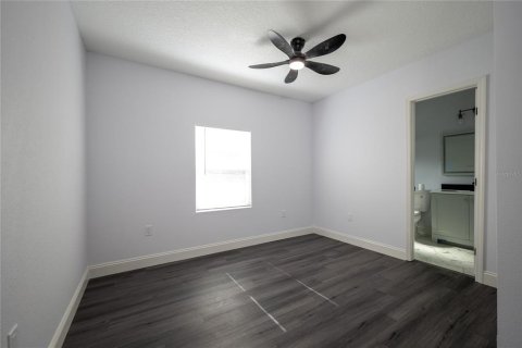 House in Tampa, Florida 4 bedrooms, 137.03 sq.m. № 1828543 - photo 13
