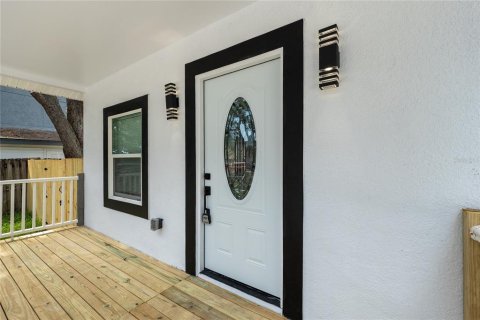 House in Tampa, Florida 4 bedrooms, 137.03 sq.m. № 1828543 - photo 2