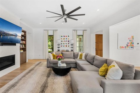 House in Winter Park, Florida 5 bedrooms, 399.11 sq.m. № 1819377 - photo 22