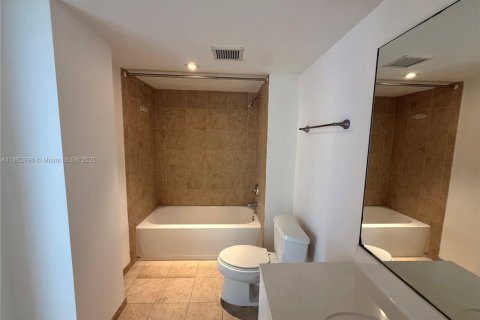Condo in Miami, Florida, 2 bedrooms  № 1890182 - photo 16