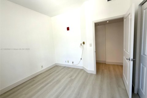 Condo in Miami, Florida, 2 bedrooms  № 1890182 - photo 18