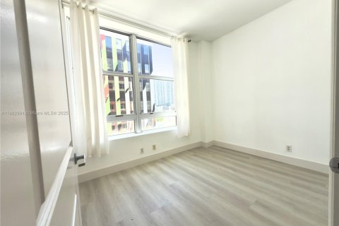 Condo in Miami, Florida, 2 bedrooms  № 1890182 - photo 17