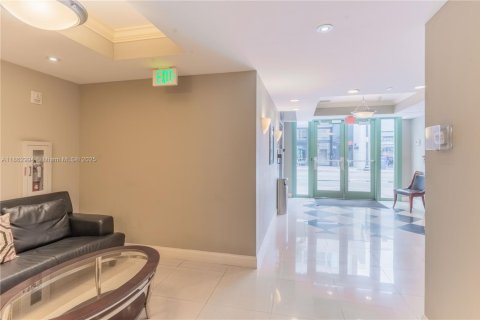 Condo in Miami, Florida, 2 bedrooms  № 1890182 - photo 24
