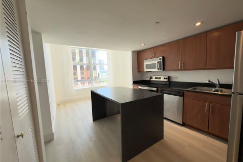 Condo in Miami, Florida, 2 bedrooms  № 1890182 - photo 2