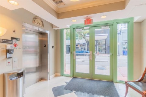 Condo in Miami, Florida, 2 bedrooms  № 1890182 - photo 23