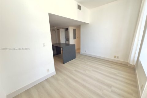 Condo in Miami, Florida, 2 bedrooms  № 1890182 - photo 7