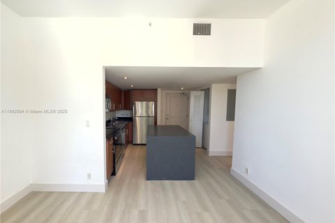 Condo in Miami, Florida, 2 bedrooms  № 1890182 - photo 6