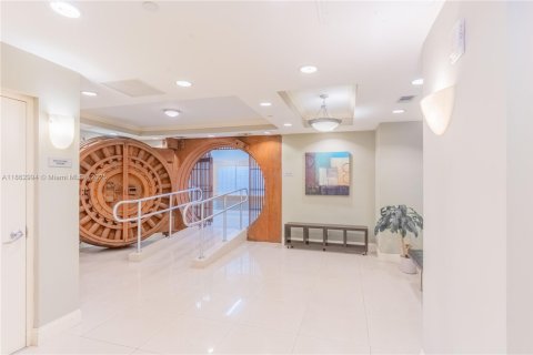 Condo in Miami, Florida, 2 bedrooms  № 1890182 - photo 22