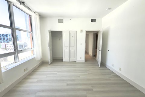 Condo in Miami, Florida, 2 bedrooms  № 1890182 - photo 13
