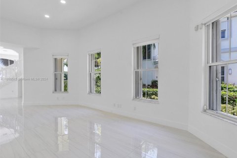 Townhouse in Aventura, Florida 5 bedrooms, 297.29 sq.m. № 2021561 - photo 8