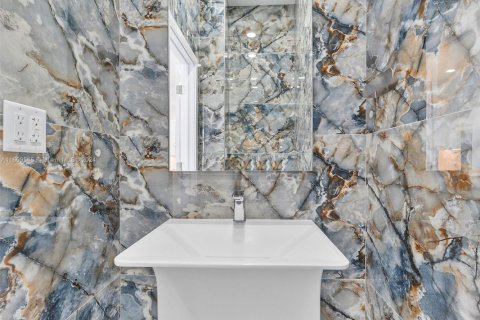 Townhouse in Aventura, Florida 5 bedrooms, 297.29 sq.m. № 2021561 - photo 11