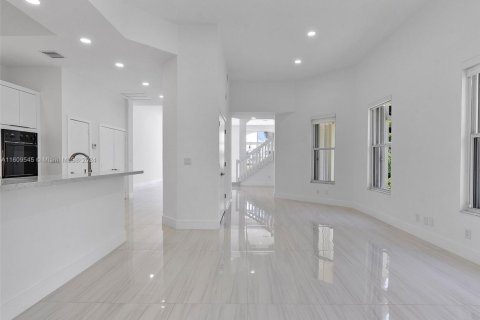 Townhouse in Aventura, Florida 5 bedrooms, 297.29 sq.m. № 2021561 - photo 4