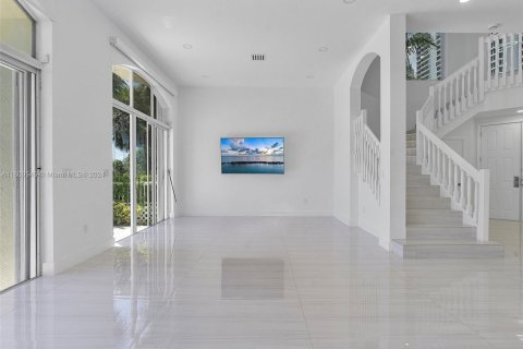 Townhouse in Aventura, Florida 5 bedrooms, 297.29 sq.m. № 2021561 - photo 16