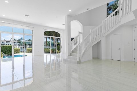 Townhouse in Aventura, Florida 5 bedrooms, 297.29 sq.m. № 2021561 - photo 14
