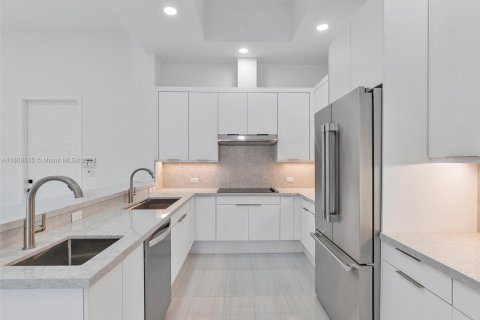 Townhouse in Aventura, Florida 5 bedrooms, 297.29 sq.m. № 2021561 - photo 7