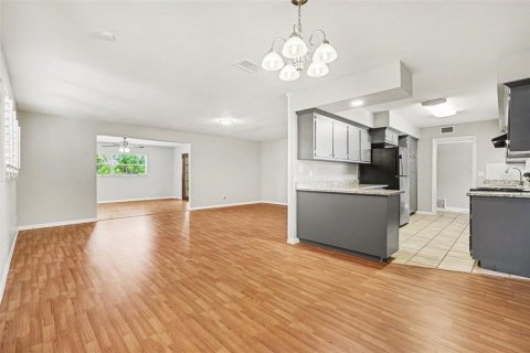 House in Brandon, Florida 3 bedrooms, 195 sq.m. № 2222592 - photo 5