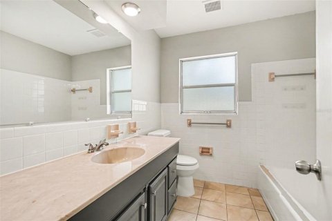 House in Brandon, Florida 3 bedrooms, 195 sq.m. № 2222592 - photo 14