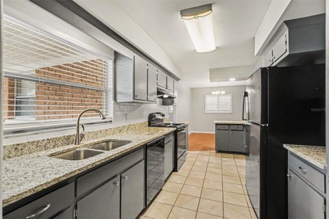 House in Brandon, Florida 3 bedrooms, 195 sq.m. № 2222592 - photo 6