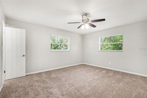 House in Brandon, Florida 3 bedrooms, 195 sq.m. № 2222592 - photo 11
