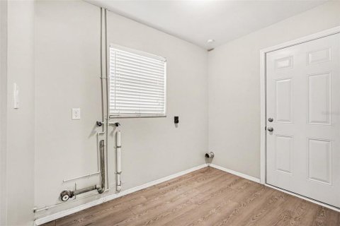 House in Brandon, Florida 3 bedrooms, 195 sq.m. № 2222592 - photo 15