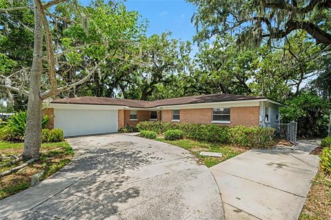 House in Brandon, Florida 3 bedrooms, 195 sq.m. № 2222592