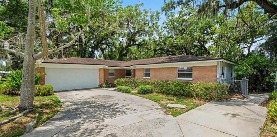 House in Brandon, Florida 3 bedrooms, 195 sq.m. № 2222592